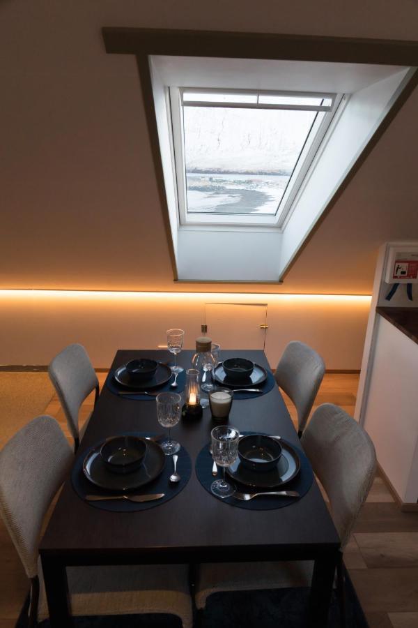 Апартаменты Scenic Penthouse - Ocean View & Skylight Windows Siglufjordur Экстерьер фото