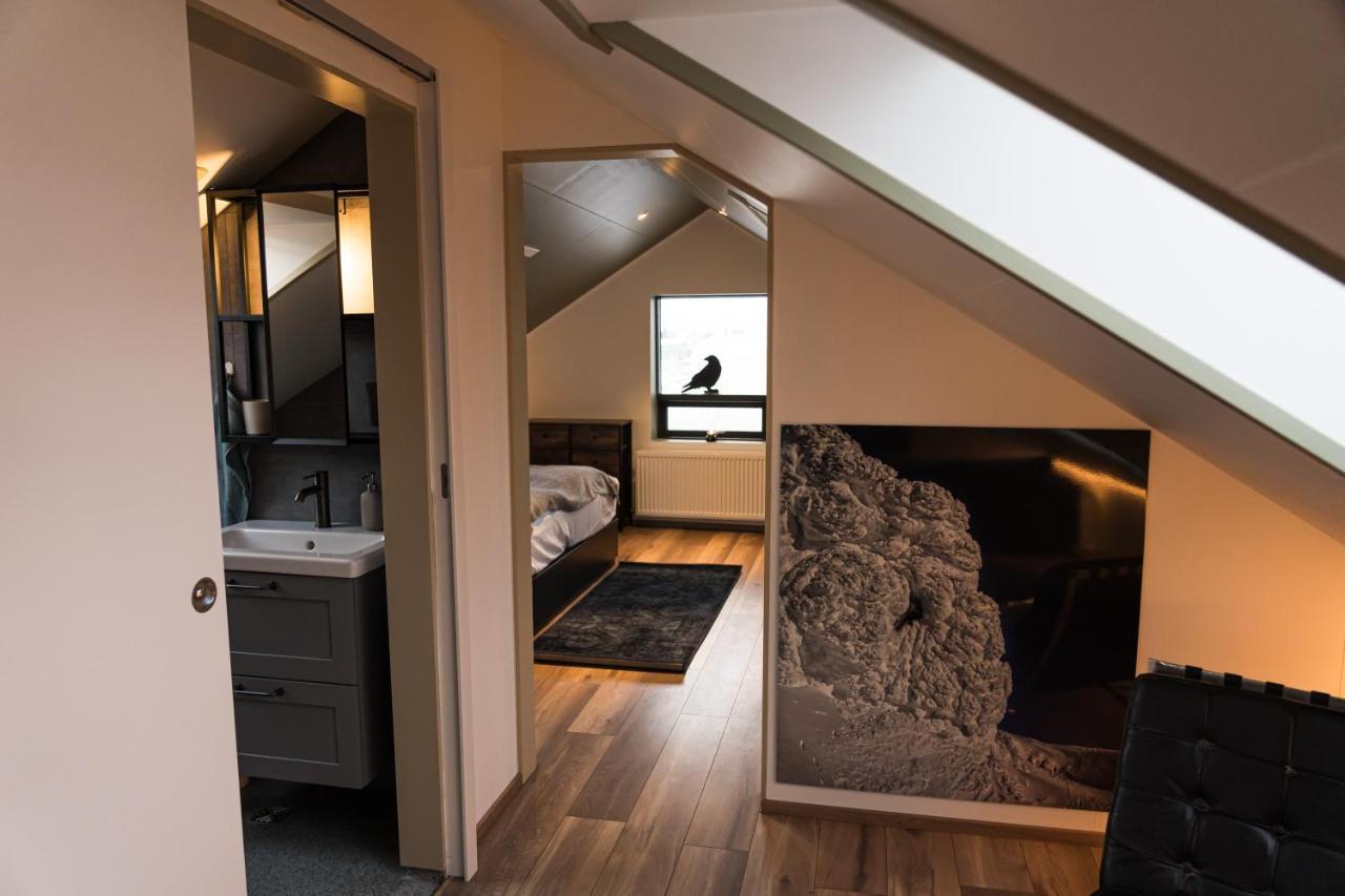Апартаменты Scenic Penthouse - Ocean View & Skylight Windows Siglufjordur Экстерьер фото