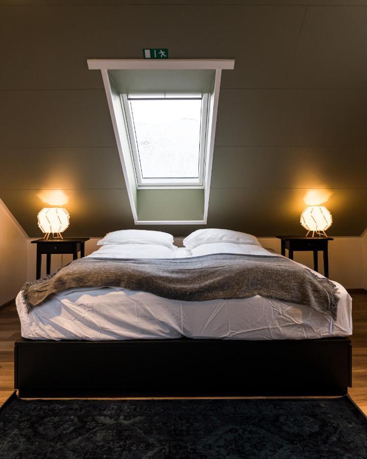 Апартаменты Scenic Penthouse - Ocean View & Skylight Windows Siglufjordur Экстерьер фото